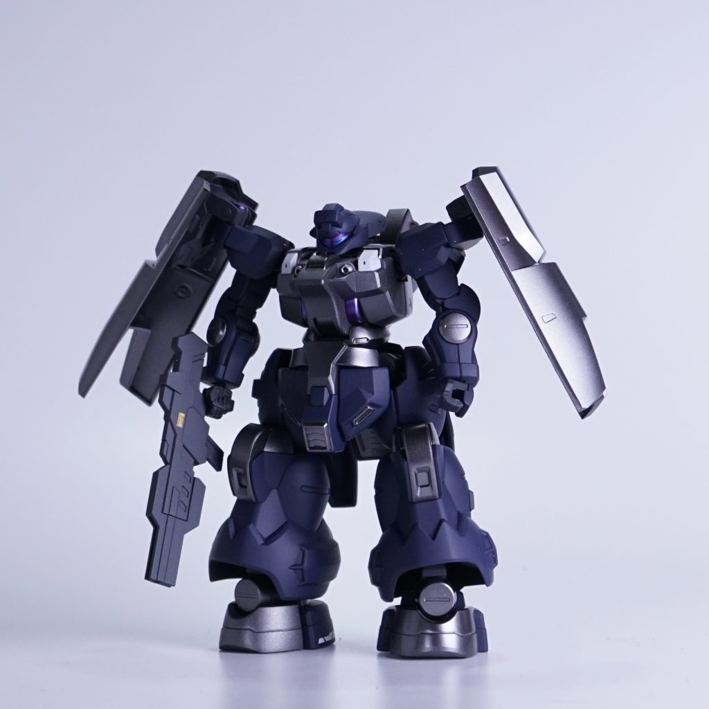 グエルパパが乗ってた機体原作だと肩アーマー？盾？がグレーブラウン系の色でネイビーの機体カラーといまいちに見えたのでガンメタル系のカラーにしました