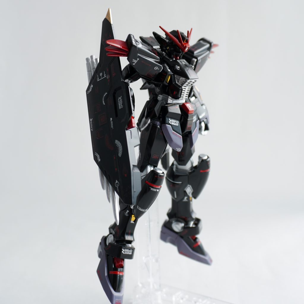 「さくっと余りパーツでミキシング」がコンセプトなので、時間をかけずに作りました。頭はウイングゼロ、胴体腕はF91、腰前はインパルス、足はエンゲージガンダムで、武器はブリッツです。