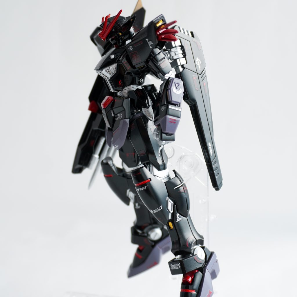 左後方にはヴェスパーも。ミラージュコロイドで短期潜入して内部破壊する小型工作機体です。追い込まれるとゼロシステムが作動します。知らんけど。