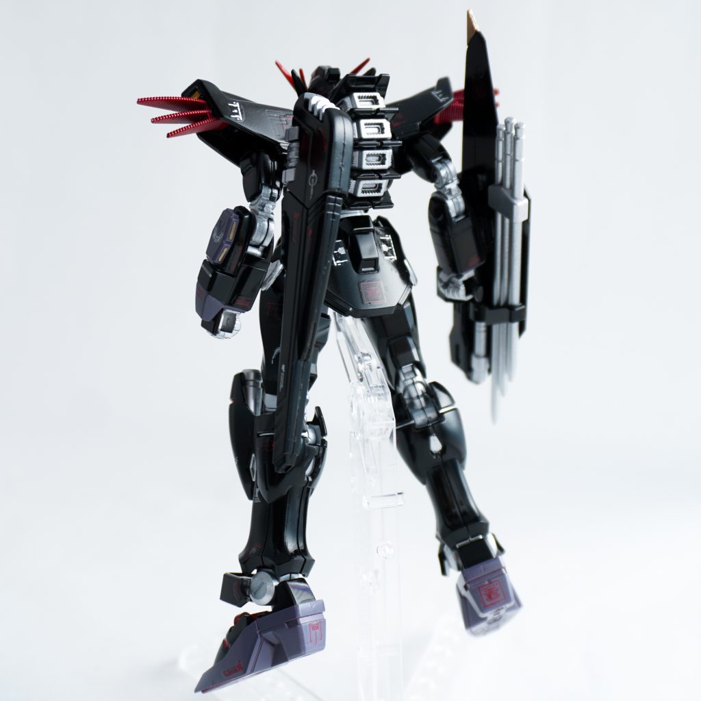 封印されしヤバいMSをイメージして、デカールを貼りまくりました。もっと貼ればよかったかな。アシタのデカールは赤の発色がよくていいですね。