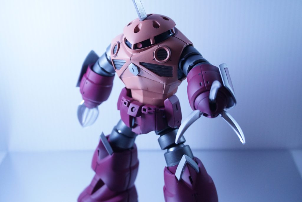 主にプラ板とエポパテで改造しました。腰回りは30MMをベースに改造しました。