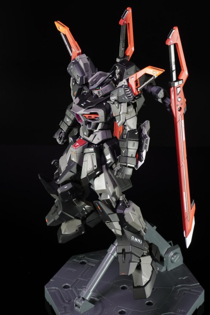 定価は6,050円と少しお高めです。以前に制作した装備モリモリのエールカラミティより550円高くなってます。アクションベース6が2個付属していますが、いらないので安くして欲しかったです、、w