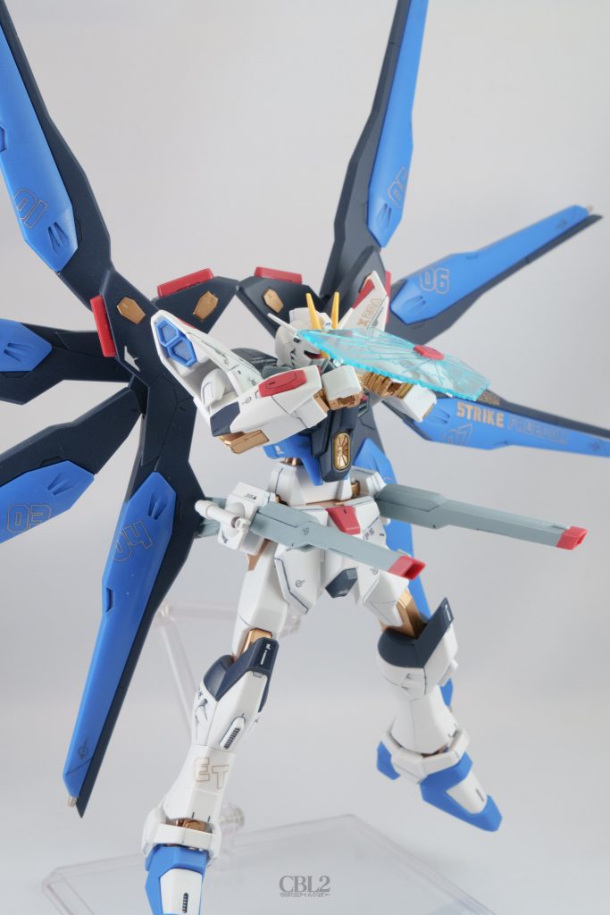 デスティニーを作り中なので名場面再現しようと思ってたんですが、実はちょうど引っ越す直前でして、作りかけのデスティニーは丁寧に梱包されて段ボールの中です。