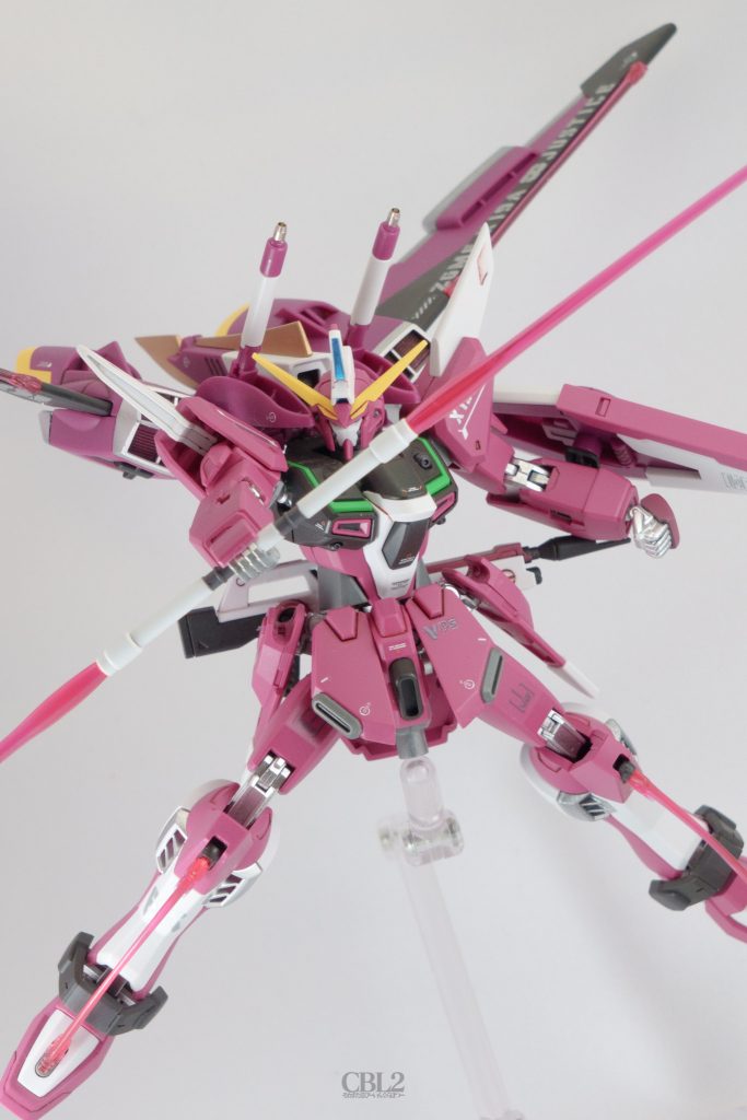 ビームサーベルはアンビテクストラトスハルバートができますが、ストライクフリーダムと違って連結状態のグリップが付属します。ネオジム磁石を仕込んで連結できるようにしたかったのですが、どうも小さいネオジム磁石は入手性が低いようです…