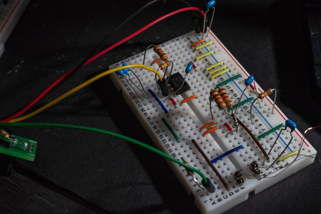 回路はこんな感じです。技術的な詳細はnoteに書きました。(noteのURL貼ろうとしたのですがgunstaの仕様なのか上手く表示できず...私のプロフィール欄からnote飛べますのでもしよかったらご覧ください) 