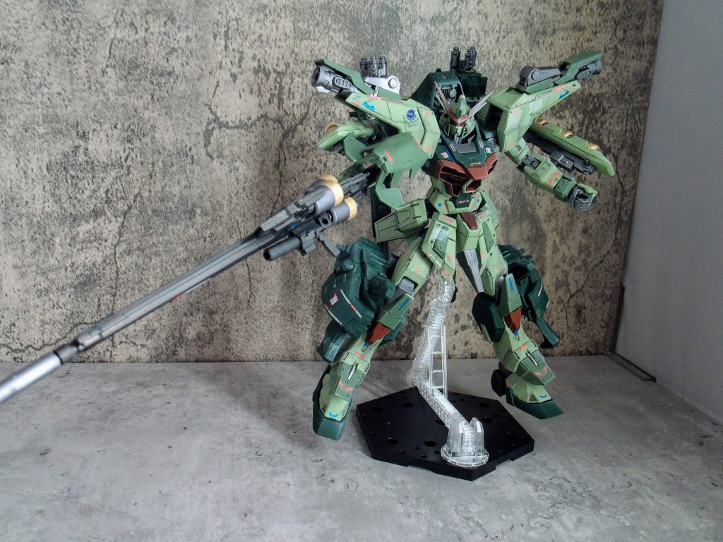 ライフル及び腕の追加装備はウイングガンダムvar.kaのバスターライフルです。