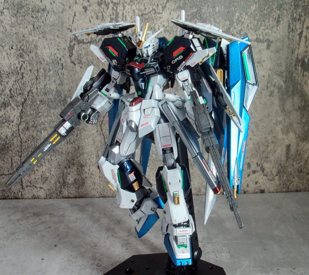 まずは羽根を閉じた状態今回は俺フリーダムを作りたくてあれこれ混ぜ混ぜしました。ディテールもほんのちょっとだけ足してます。