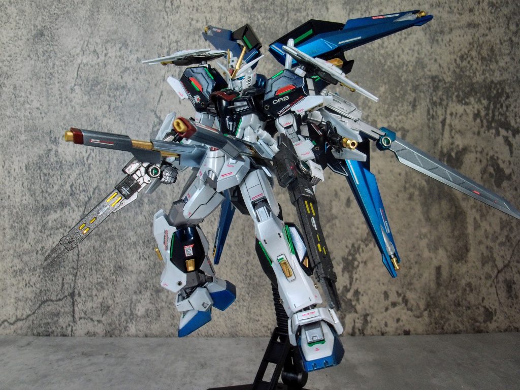 腰のレールガンってなんでこんなにかっこいいんでしょうね!