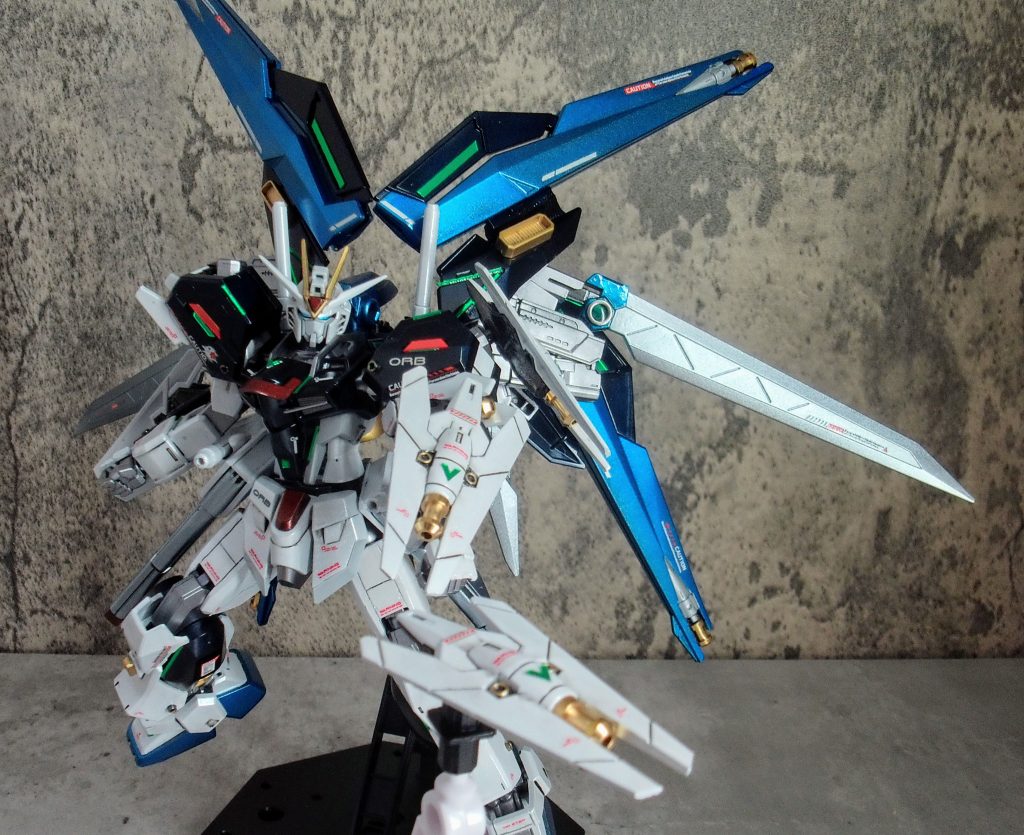 腕、肩はユーラヴェンですので、ビット兵装です。(ドラグーンと言った方が良いのかな?)