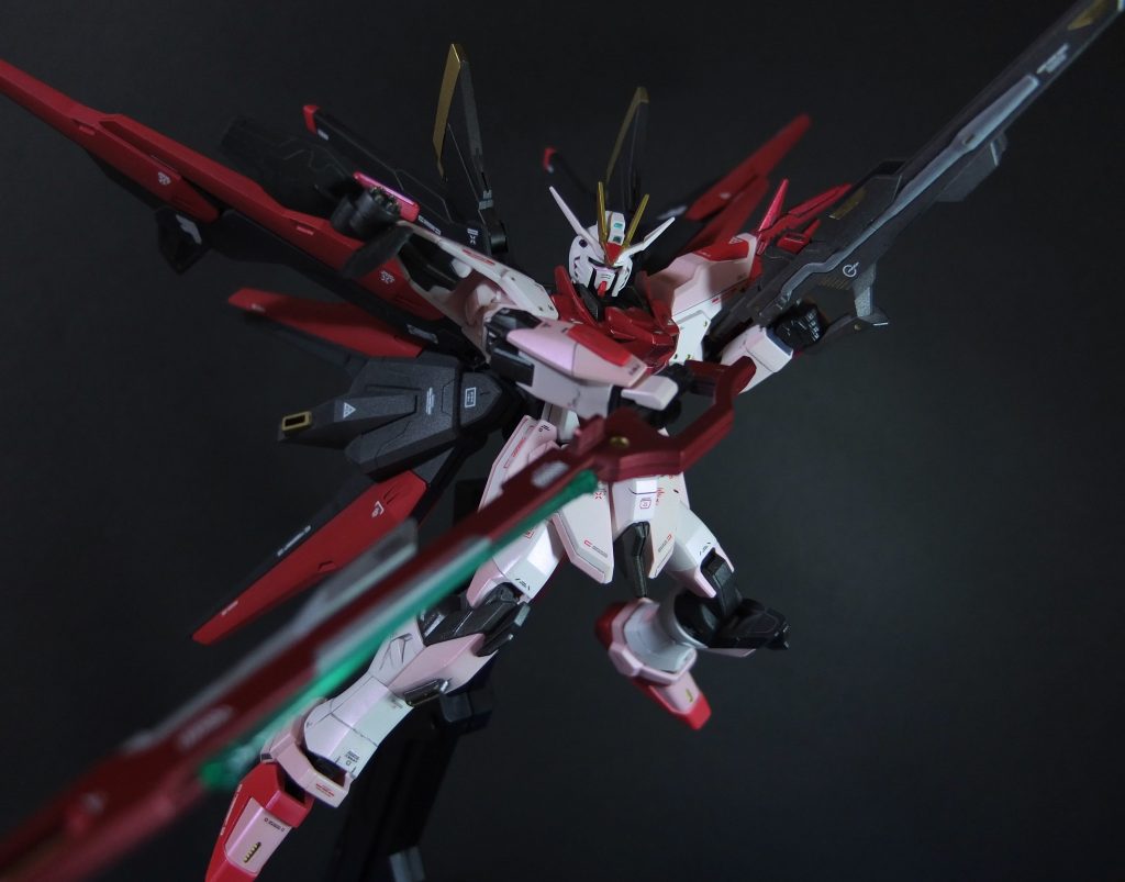 ルージュだけに赤色だけで6色ほどデカールは全てハイキューさんのを使用フレームは焼鉄色、膝は黒鉄色背負いものも同様に塗り分けています