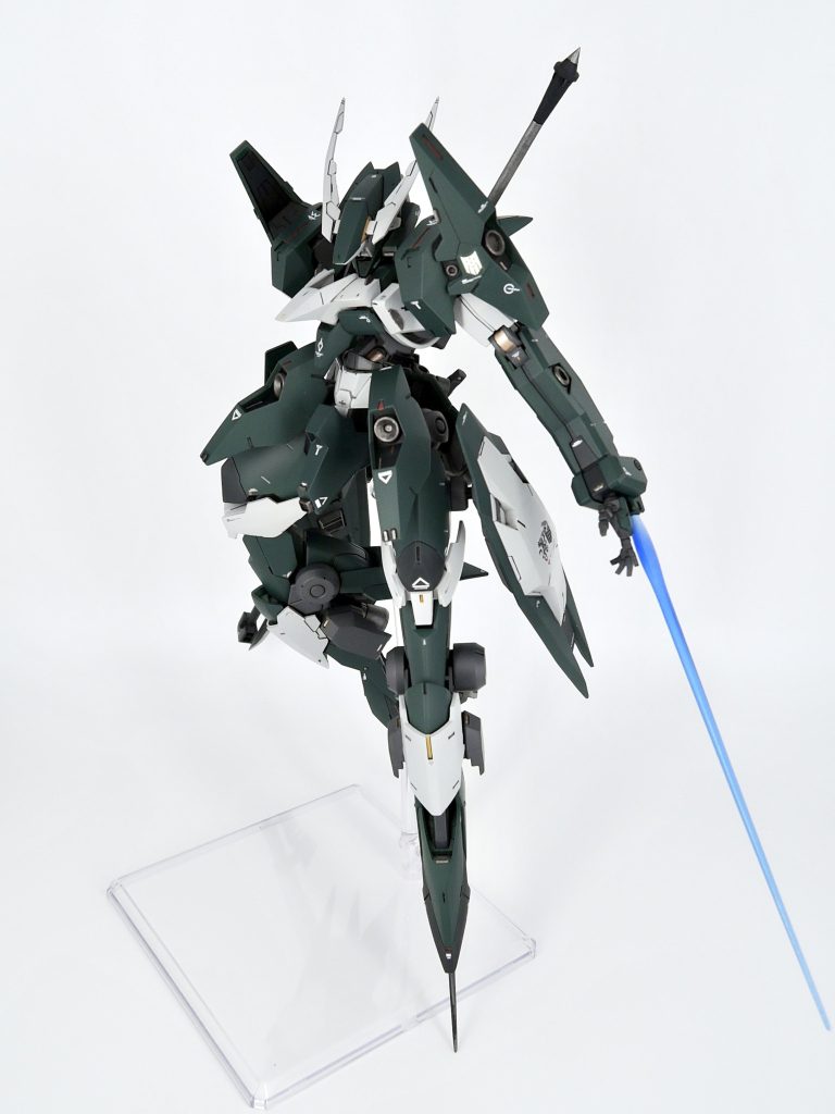 腕・腰部をルブリスソーンを採用。各部に挿し色のカッパー・シルバーで部分塗装を入れています。