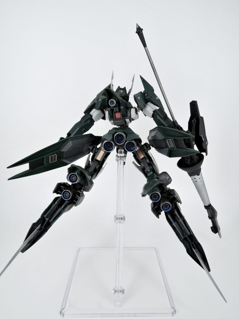 背面バーニア内部はメタリックブルーで塗装足のバインダー(?)の内部にもバーニア(四角)を追加