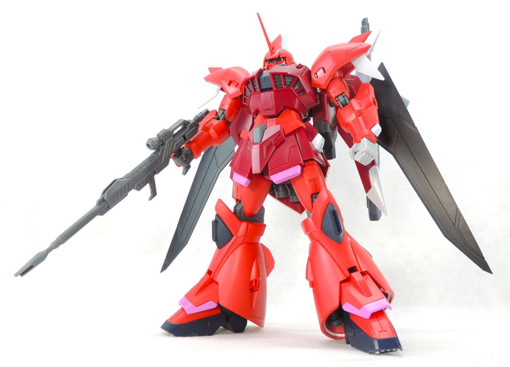 仮組中のショットです。キットの合わせ目は、ほとんど段落ちモールドで処理されており、目立たないよう工夫されています。個人的に気になった、手首や肩の一部については、接着して合わせ目を消しました。