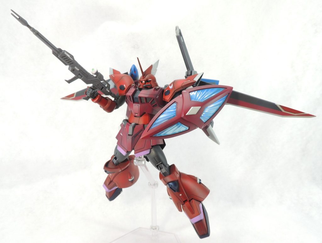 MMI-MD95/Aレフルジェンスビームシールドはサイズ・形状とも良好で、収納状態と展開状態を再現できる優れもの。ビーム展開部の偏光成型のパーツは、造形表現が秀逸。