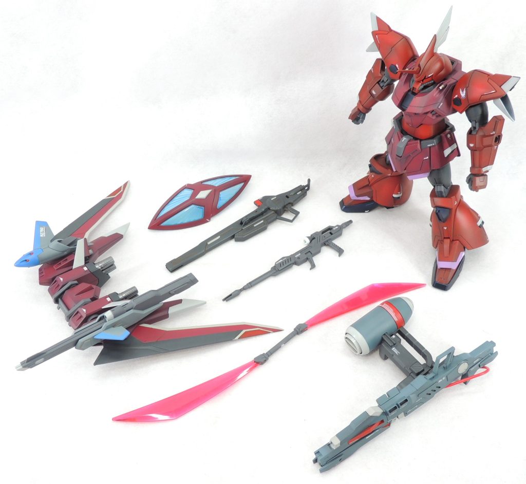 今回製作した本体と各種武装です。SEEDアクションシステムにより、幅広い可動を誇り、様々なポージングを楽しめます！