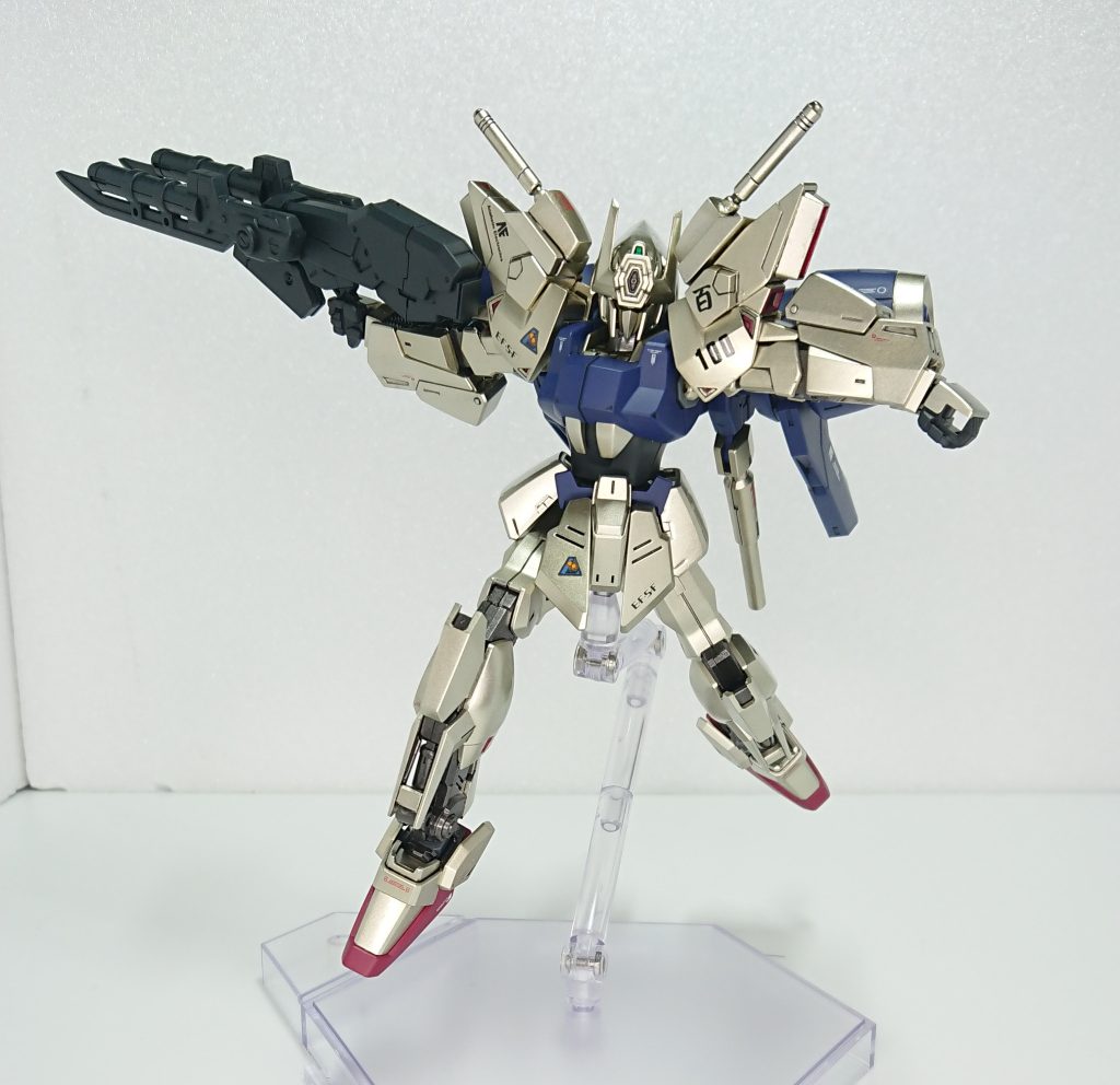 ZZのポーズ’（がしたかった）ポーズをとらせるのが下手なのと腕がバックパックと干渉しまくる事が合わさって変なポーズになってしましました。