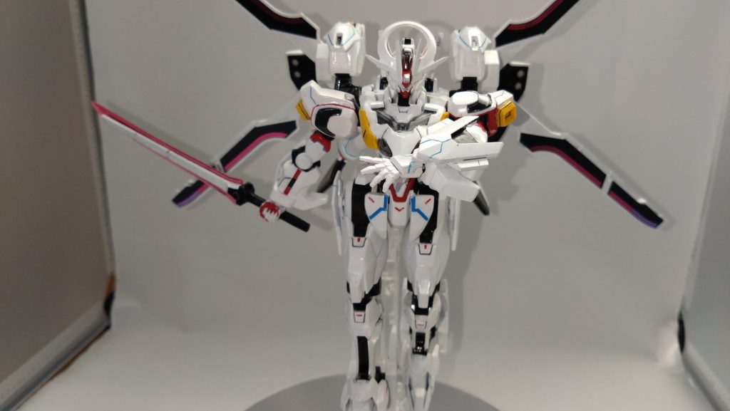 メイン武装は手持ちの「ビームブレイド」、ガーディアンを鞘状にしてビームブレイドを合わせた「レールガンモード」（この状態で大剣として扱うことも可能。）、サブとして9基に再構築された攻撃用ビットステイヴ「エスカッシャン」、6基の防御用ビットステイヴ「ガーディアン」、バックパックに装備されている「ビームサーベル」（予備兵装としてあるだけ）。