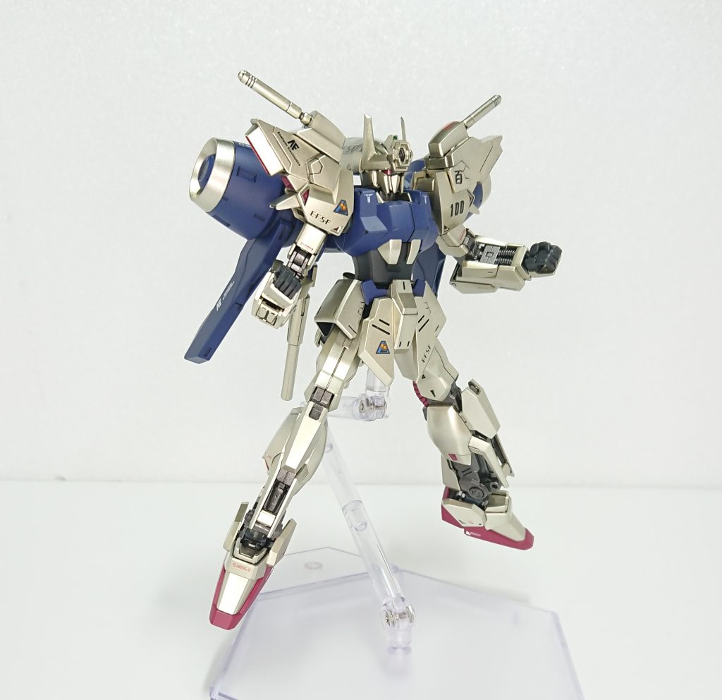 ハイメガキャノン角はプラバン、ハイメガキャノンはビルダーズパーツの物をそのまま張り付けただけです。設定額に装備された高出力ビーム砲、長いチャージ時間を必要とするがそれに見合ったとてつもない火力を誇る、この機体の後頭部が長いのはハイメガキャノン用のジェネレーターが搭載されているため。