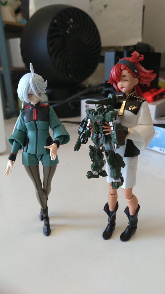 この二人と一緒にすると見映えいいですよね。サイズ感も良く、お気に入りです。