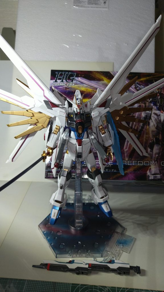 マイティーストライクフリーダムガンダム–2枚目/制作者：鈴木 英介