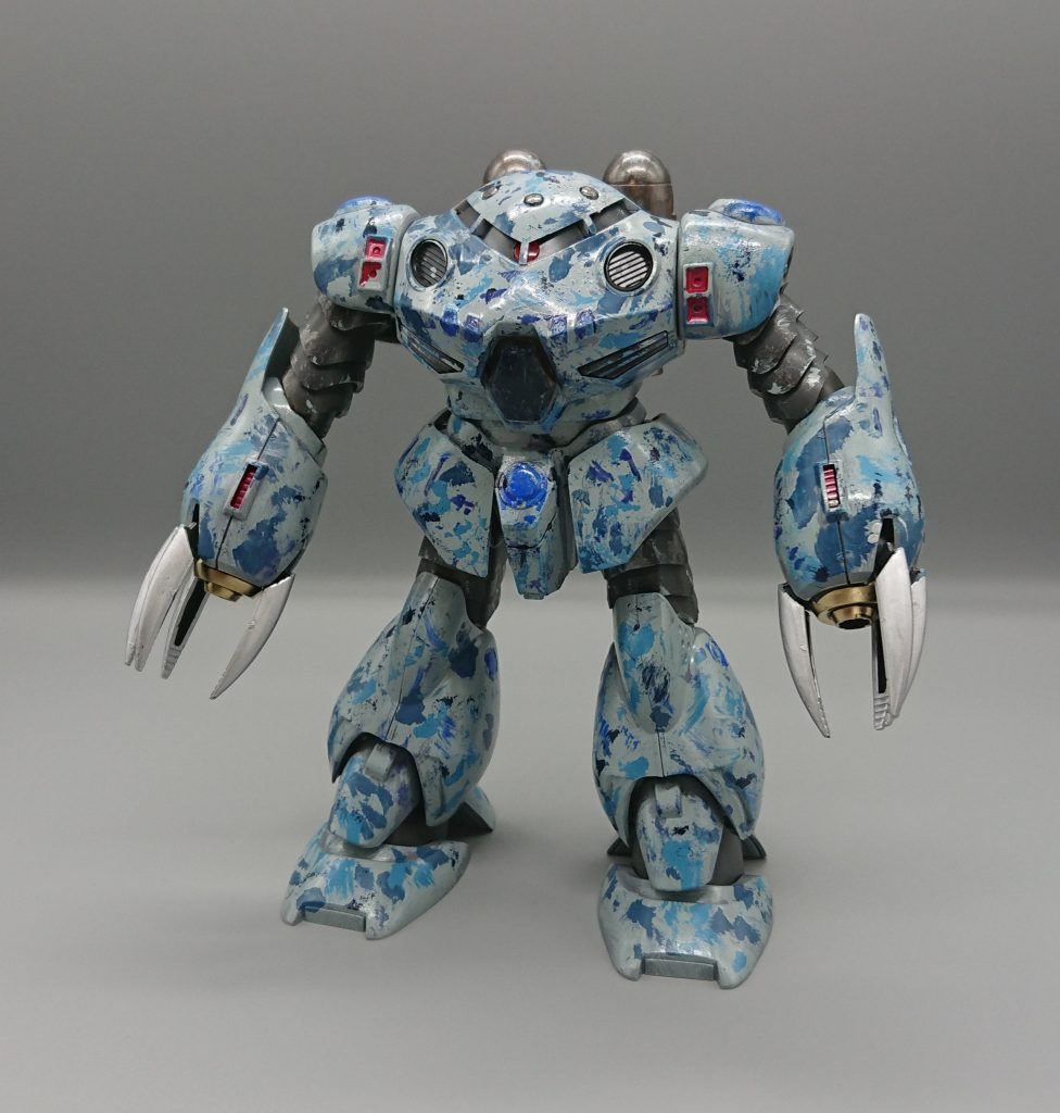 HGのズゴックEです!最近、再販してたやつですね。蛇腹部分とそれ以外の色を反転したイメージした感じ。青系の色で雑に汚れた風に。