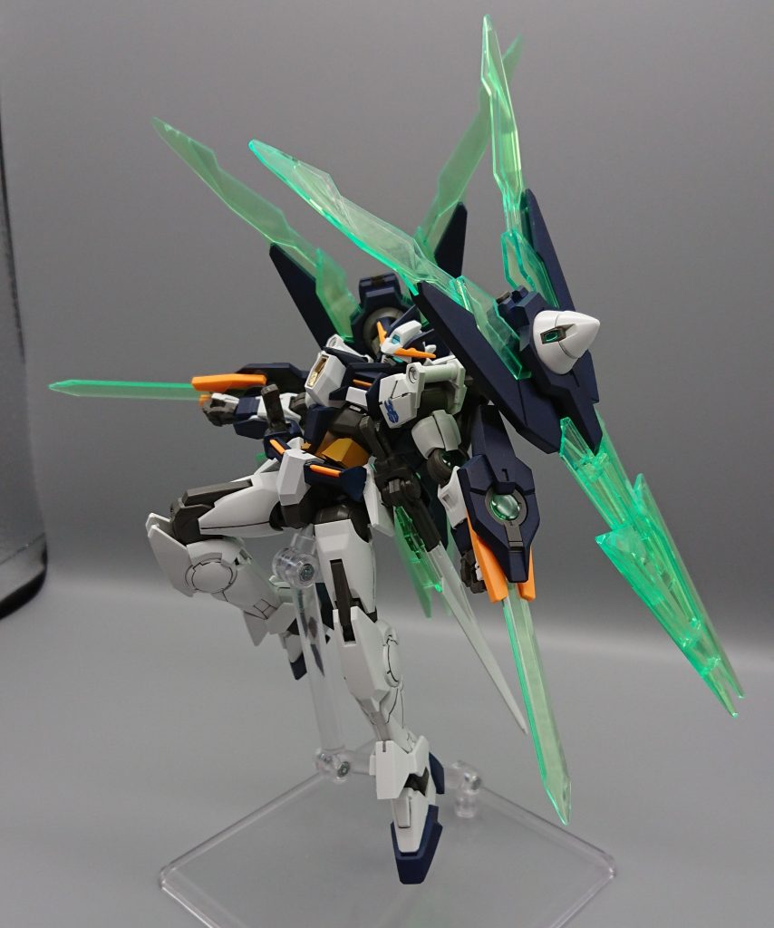 クアンタフルセイバーの肩のソードっぽい形状だな…