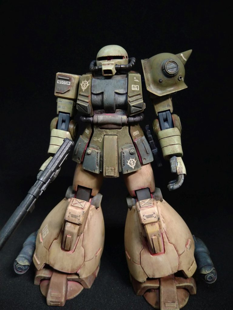 積みプラ消化で、パーツ取りしていたザクⅡを素体に何か作れないかと考えていた際、『0083REBELLION』5巻に登場した、キンバライト基地所属、トローペンの脚部を使用した高機動型ザクを元ネタに制作。本来はF2なのですが、技術的に断念し、割と簡単なミキシングで制作しました(汗)