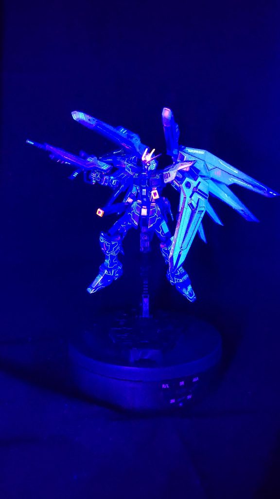 肉眼では鮮やかな発色なのですが…カメラ越しだと蛍光スミ入れが目立たないみたいです。