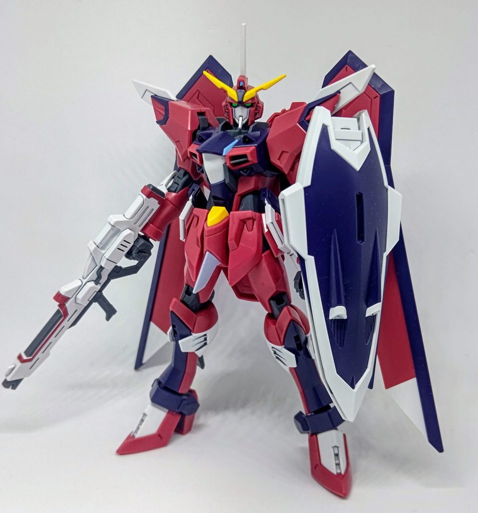 要所のスミ入れのみでほぼ素組。というかパーツ分けが完璧すぎて、特に手を入れる所はない。MGか？と思うくらいの良キットだ。