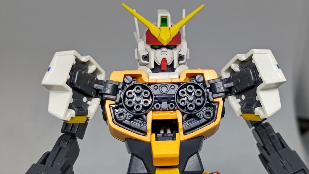 ガトリングパネルを取り付けたところ。トロワの足しか見えねぇ。。