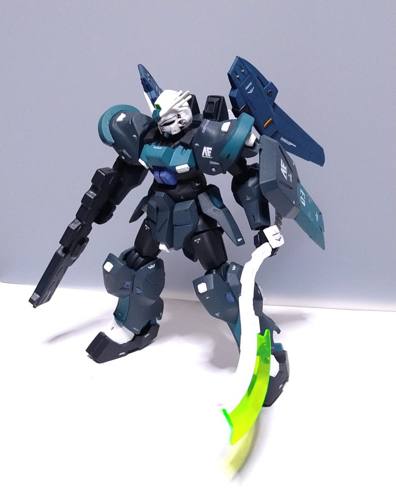 武装開発部署からの要望でビームホークの実験機にもなったという設定です。ハンドパーツはジャハナムから、30MMのオプションハンドパーツに変更しています。