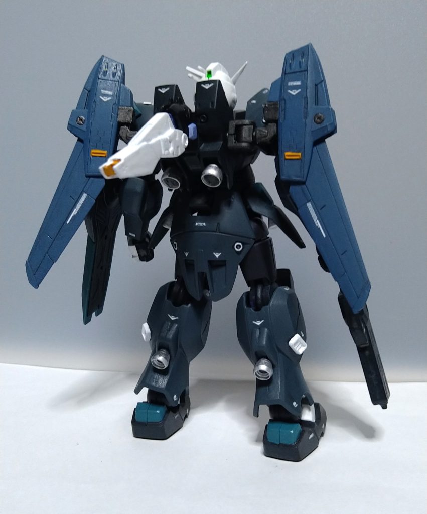 バックパックに追加したウイングは、ビルダーパーツの強化ウイングです。