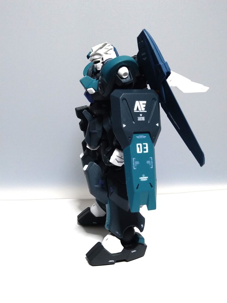 連邦製のガンダムMarkⅡはバルカンが頭部外にパーツ化されており、アナハイム社製ガンダムの一機体であるGP03も頭部にバルカンがないため、ちょうど良い共通点だと思いました。ガンダムストーリー的にも、アナハイム社の資材倉庫にワンチャン、バラバラになったGP03が眠っていても…。