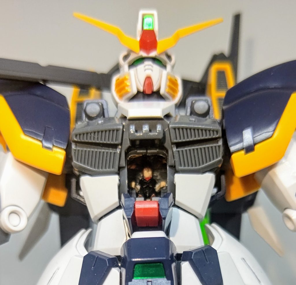 コックピット内面には流し台テープを貼っている。ちょっと光ってるかな。