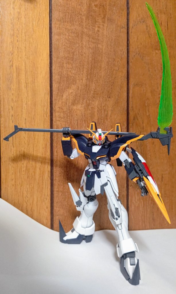 ビームが身長くらいある。これなら一撃でMSをぶった斬れそう。迫力ですな。