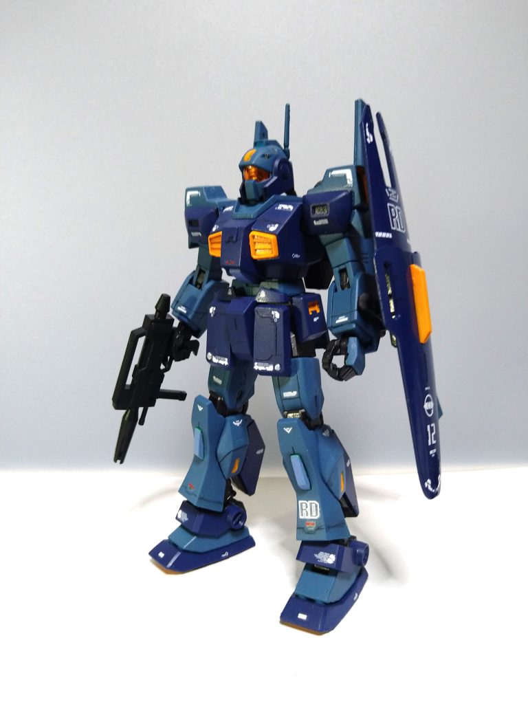 ネモハイマニューバーという設定があるらしいのですが、百式のバックパックに変更する以外の変更点が自分はよくわからんとです。なのであくまでネモということでオネガイシマス。量産機なのに他とどこか違うカスタム機って実に妄想を刺激します。