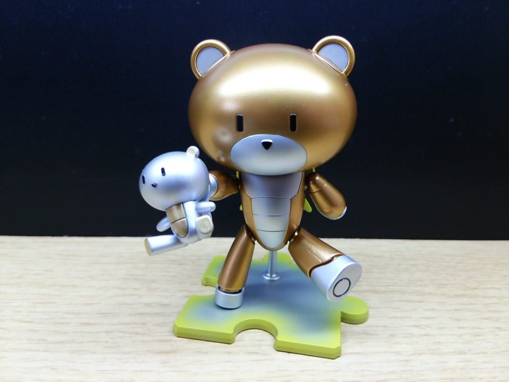 おっと、作成の説明もしないとね！改造改修なしのストレート組み立てです。下地ガンメタサフで金銀エアブラシ塗装です。台座エッジにイエロー吹いてます。