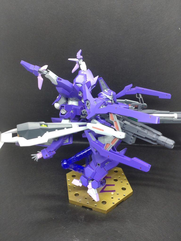 シールは貼らずにガンダムマーカーで部分塗装しています。