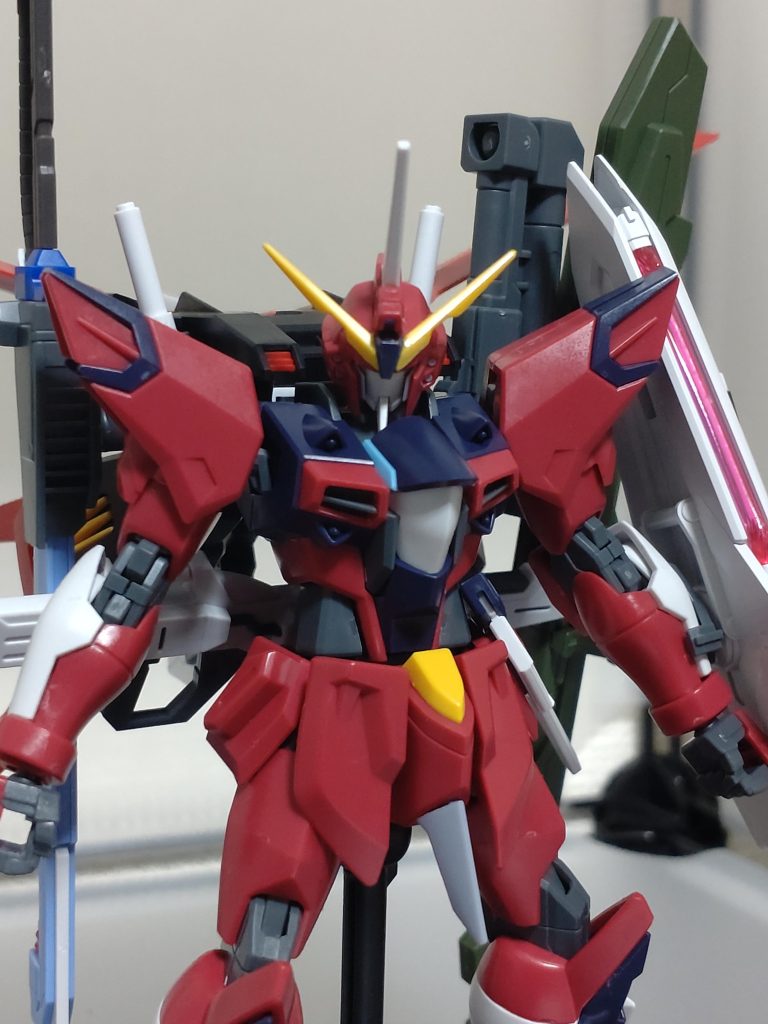 イモータルジャスティス素組みです。ずっと積んであったのですが重い腰を上げて作ってみたらすごい良いキットです。肩の白いパーツ取って、ライフリのブーメランシールド持たせて、パーフェクトストライカー付けならかなりイケメンでした。もうこれで良くね?