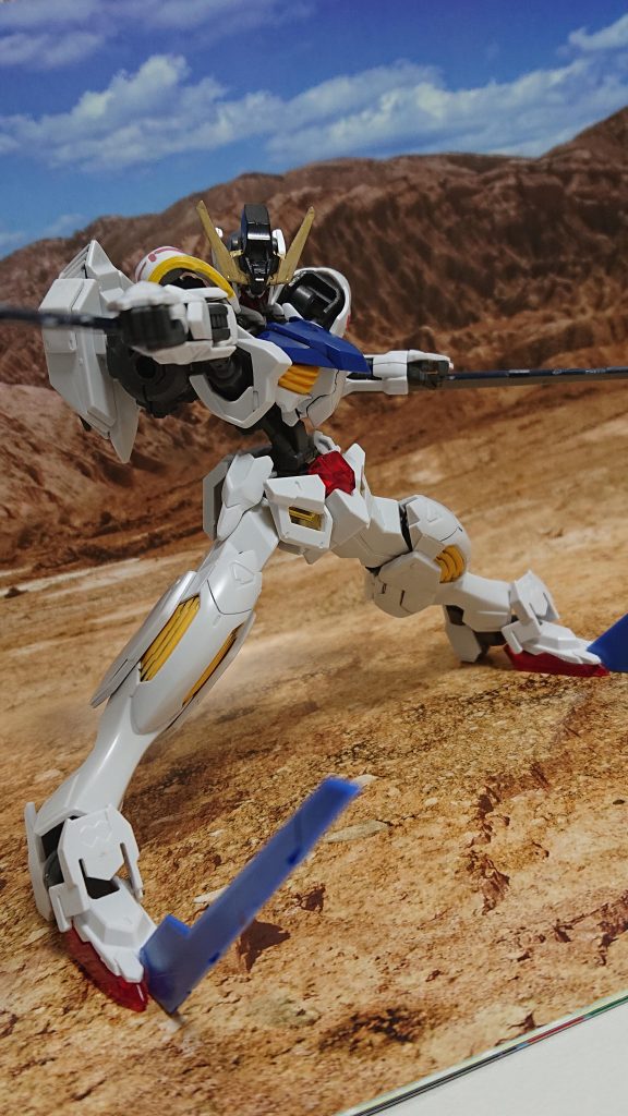 おまけ雑誌にあった砂漠のページを使って撮影したガンダムレラジェ第３形態 