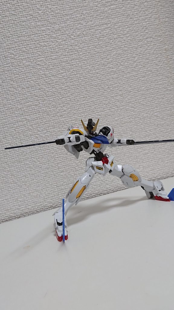 ザッシュブレイドはガンダムバルバトスルプスレクスの爪に使用されている希少金属の上位互換である「エクストラスレアメタル」を使用しており、簡単にねじ切れたり折ることはできない。