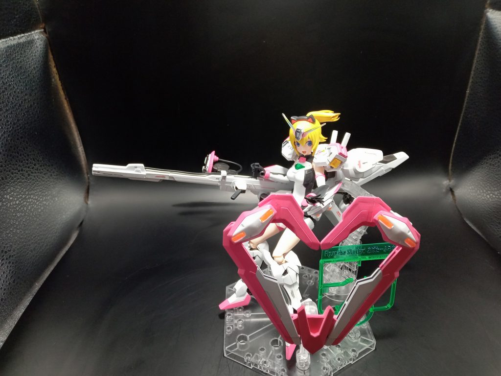 キャリバーンのほうがフミナ先輩より脚が短くて取り付けるのに苦労しました。膝の裏スペースが開いてしまって埋めたかったので被せるパーツを付けたので膝があまり曲がりません😿