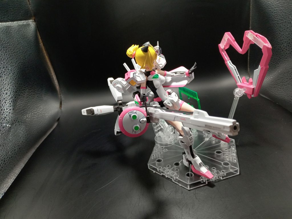 バリアブルロッドライフルは銃口気に入らなかったので、ジャンクパーツで延長しています。さらにレドームを追加してみました。