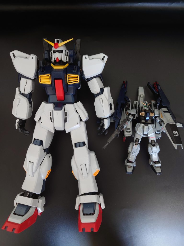 最後にパチ組みしただけの1/60 パーフェクトグレード( 左)と、カラーリングの参考にした1/144のキットの、比較画像並べると大きさの違いがよくわかりますね! 最後までご覧頂きありがとうございました!