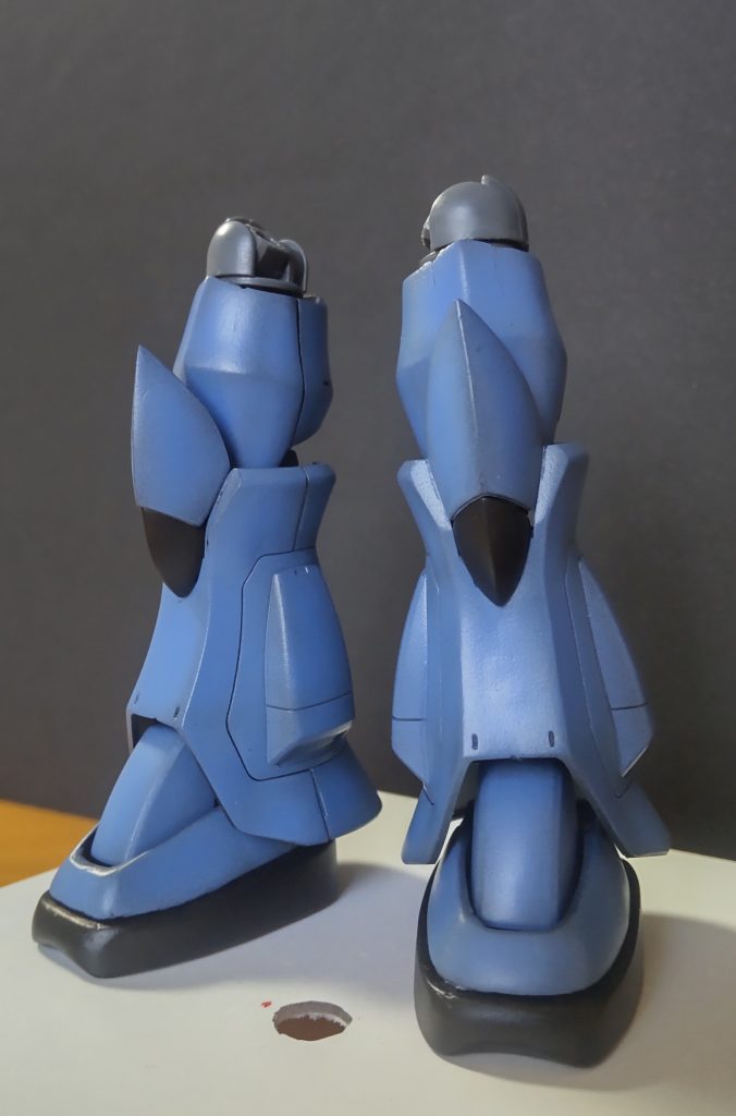 プラ棒で足の幅を増しました。くつの部分にはプラ板切り貼りし大きくしました。