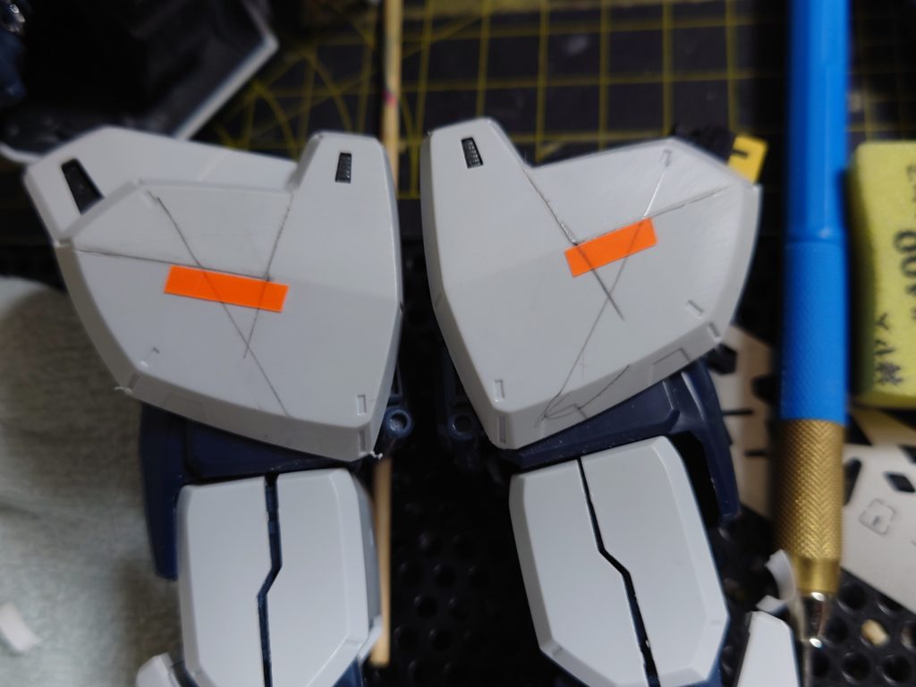 下手なりに今回オリジナルのスジ彫り追加してみましたが、やはりセンスがないですし難しいです(汗)もっと練習して上手くなれるよう努力します…