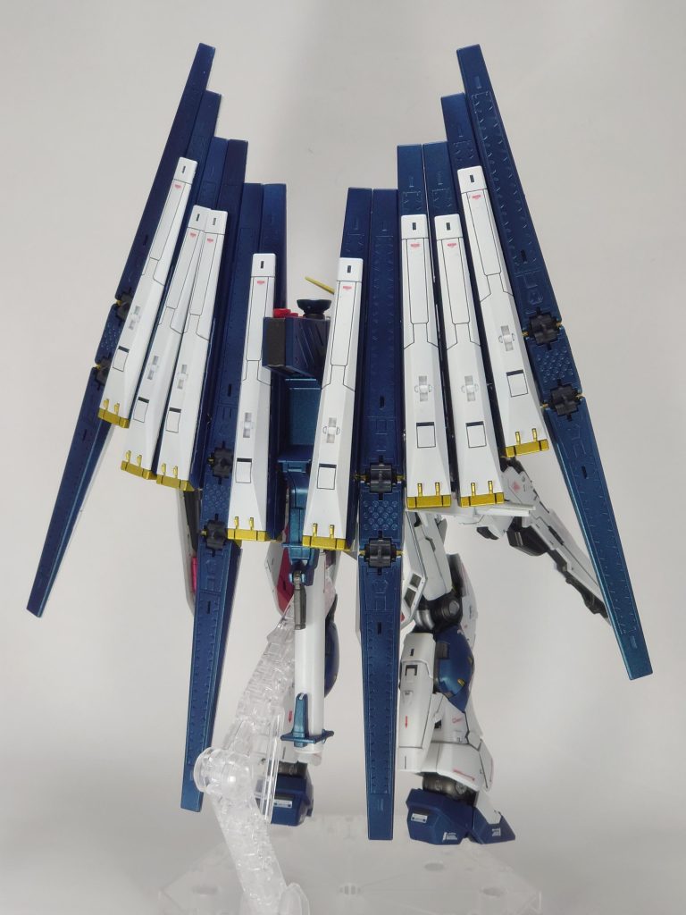 制作は、エアブラシ塗装・筆塗り・ミキシング・マスキング塗り分け・スミ入れ・水転写デカール・ディテールアップパーツ追加・半光沢トップコートといった感じです。カラーに関しては、メタリック系を混ぜつつ塗装してみました。