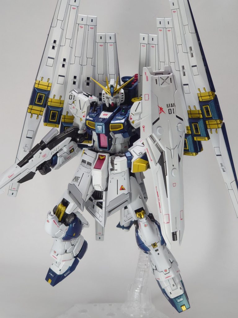 元々のダブルフィンファンネル仕様の肩部分の形状等を意識して、ディテールパーツを追加しています。それに伴い、デカールも普段自分が貼るセオリーを一部外してみたり、少し多めに使用しています。今回も何とか自分なりにまとまったかなと思いたいところですw最後までご覧頂き、ありがとうございました!!