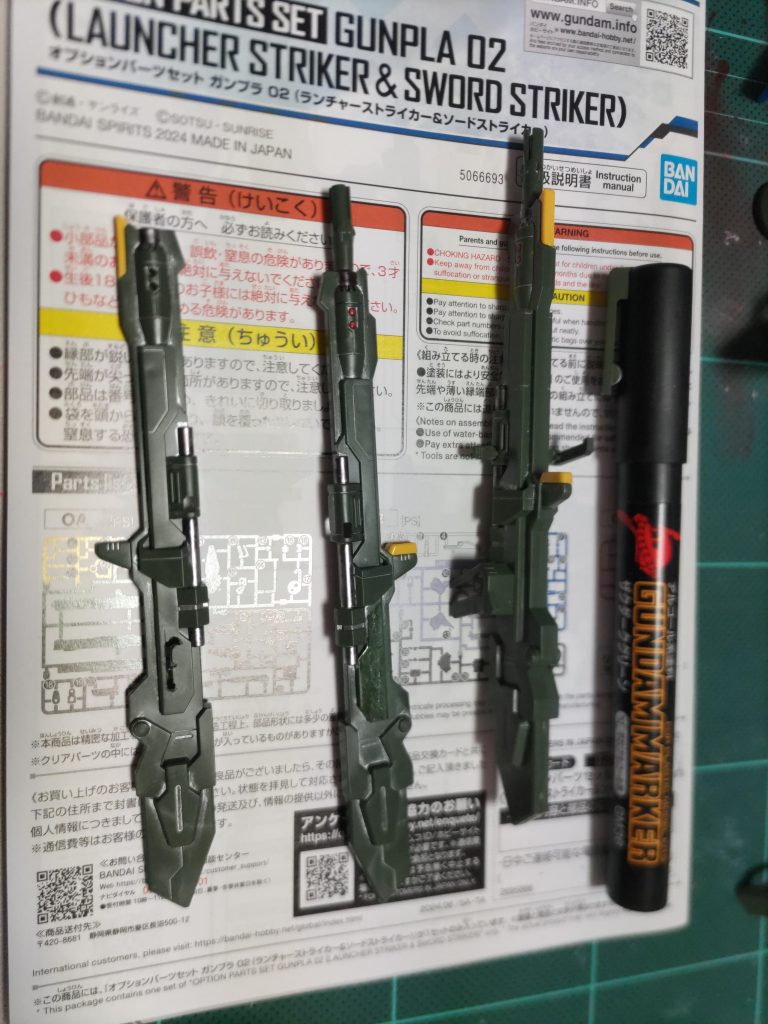 主な改造はランチャーの持ち手。左右逆手になるように持ち手を取り付けれるように孔あけ＆既存孔埋め（ 初パテ）。色はガンダムマーカーで近い色だったザクダークグリーンを使用。