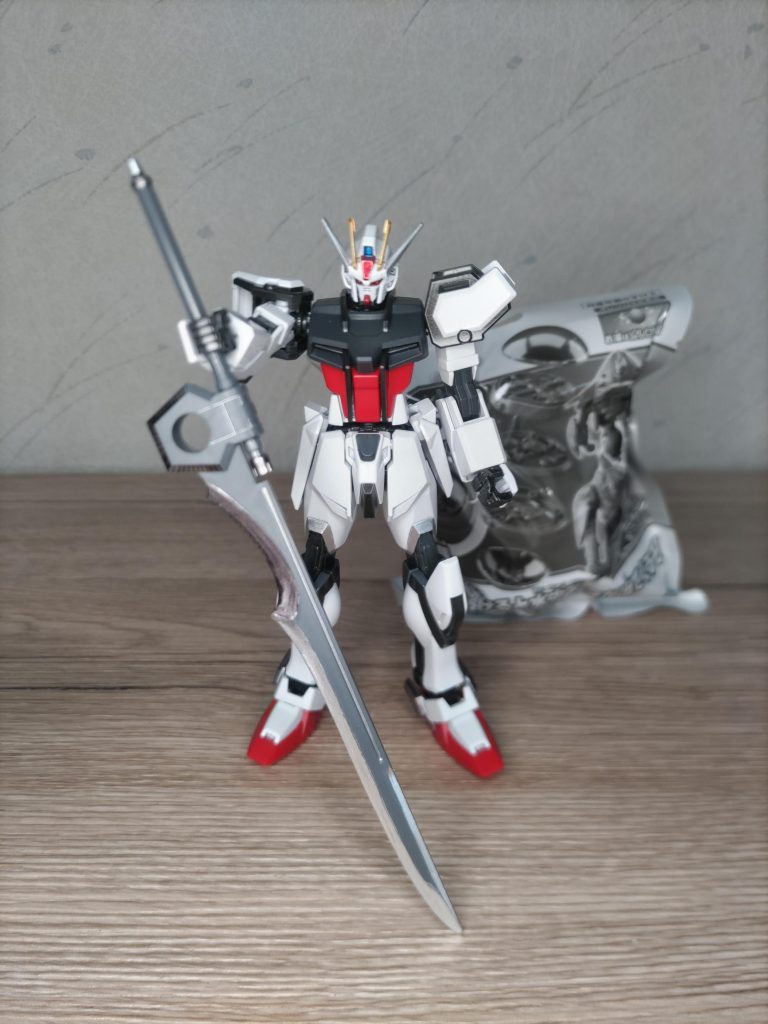 エールストライカーを取り付けるにあたりまともなノーマルストライクがいないことに気が付き急遽ＥＧを組み立てました。素組で寂しかったので配色を少し変えてみました。見てわかる通り入浴剤付きのやつです。